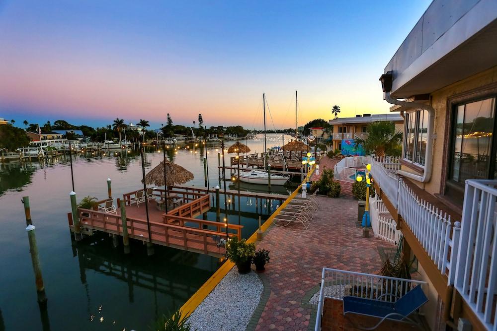 Bayview Plaza Waterfront Resort St. Pete Beach Buitenkant foto