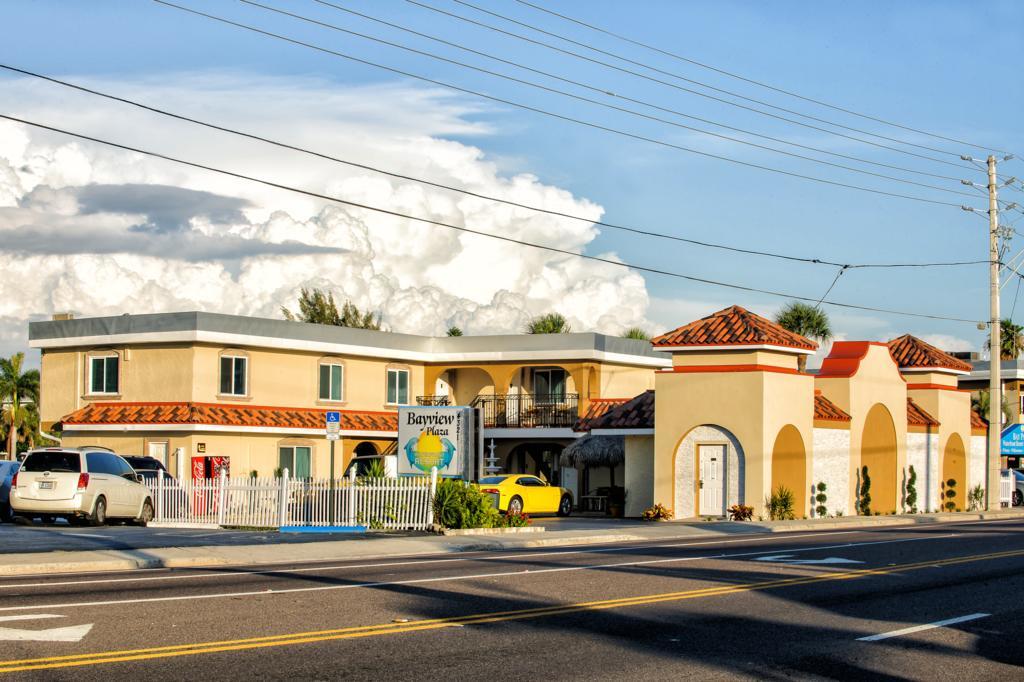 Bayview Plaza Waterfront Resort St. Pete Beach Buitenkant foto