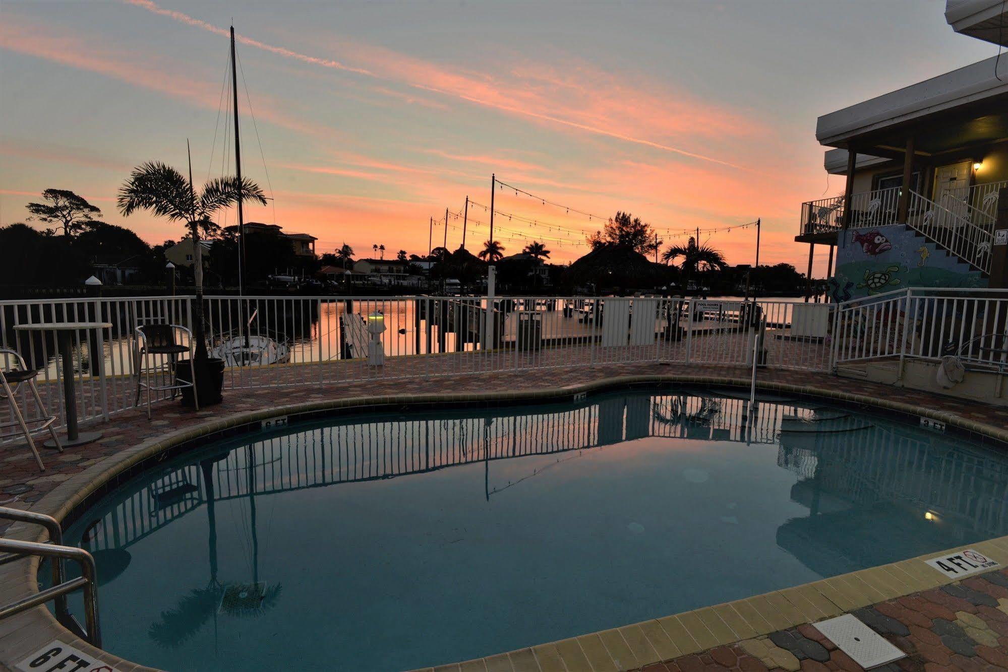 Bayview Plaza Waterfront Resort St. Pete Beach Buitenkant foto